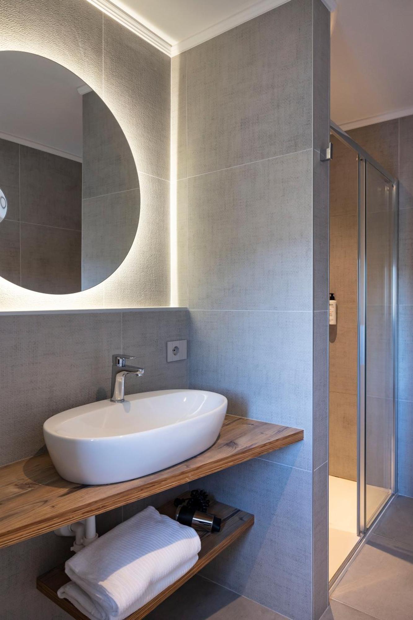 Linta Hotel Wellness & Spa أسياجو الغرفة الصورة